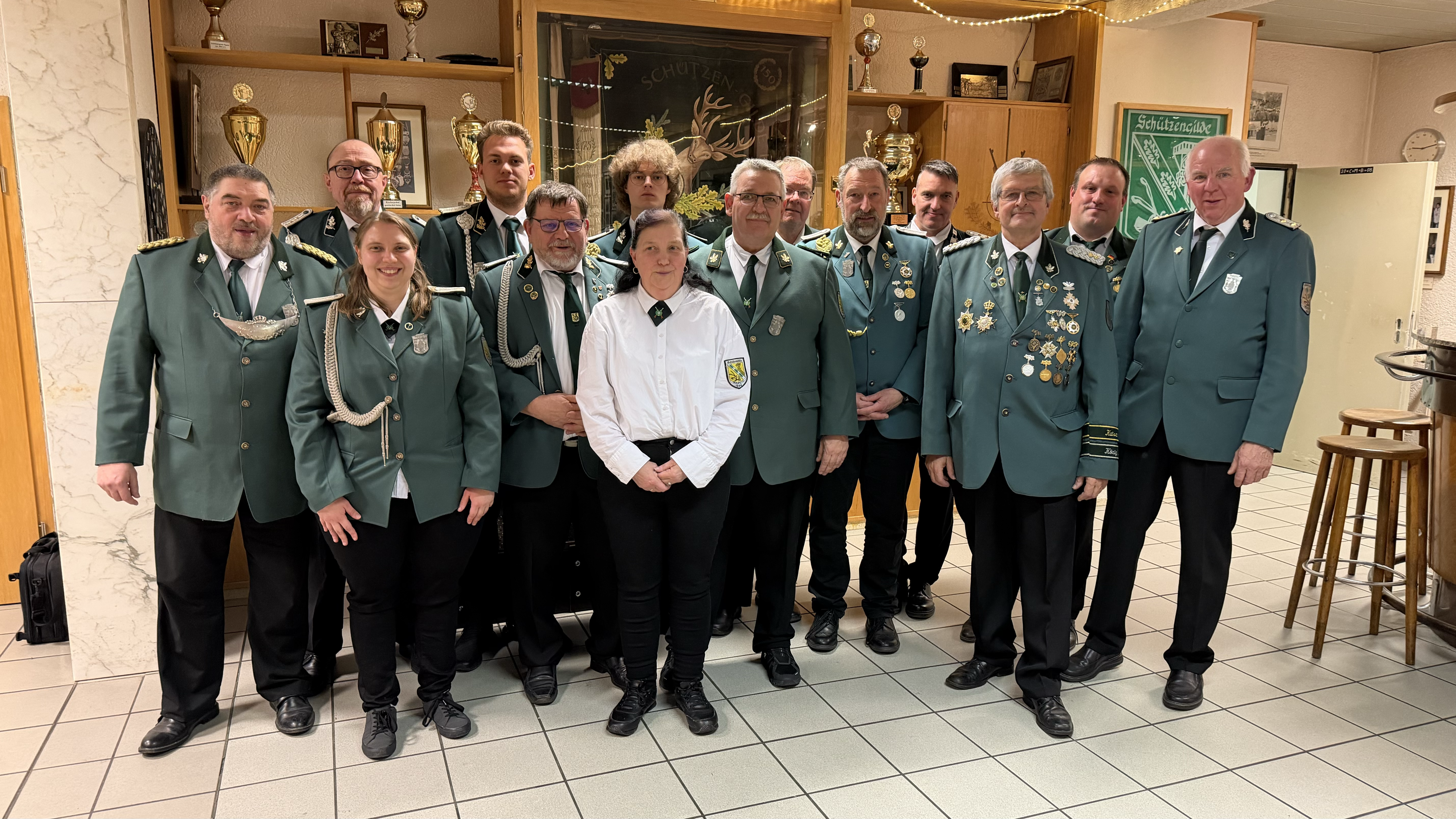 Gruppenfoto des gesamten Vorstands der Schützengilde Rapen von 1804 e.V.